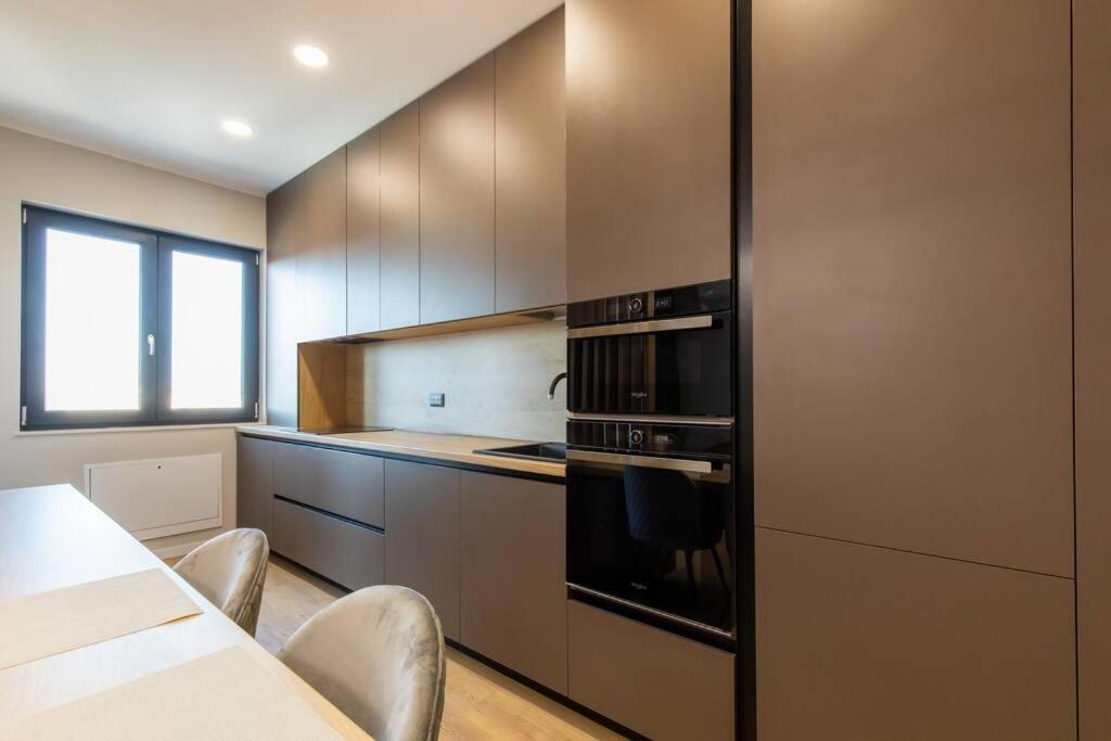 Elegant 2 Bedroom Retreat Bukarest Eksteriør billede